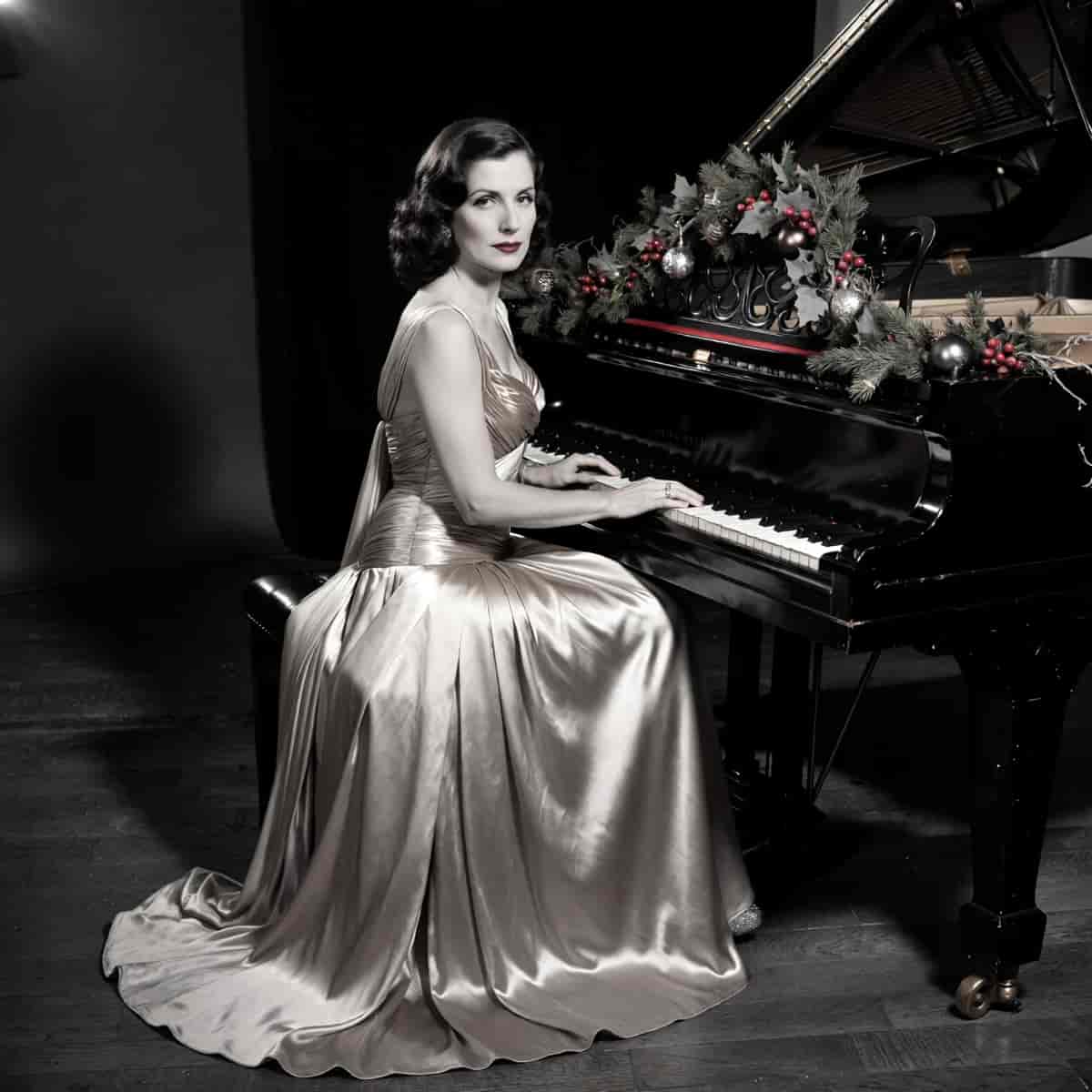 Vintage Glamour example generated with ImagineArt 1.5